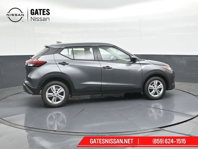 Used 2025 Nissan Kicks Play S image 3
