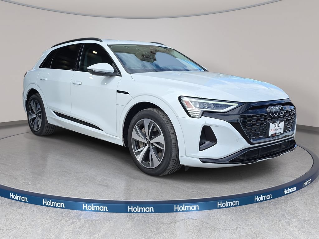 Used 2024 Audi Q8 e-tron Premium Plus AWD/4WD image 4