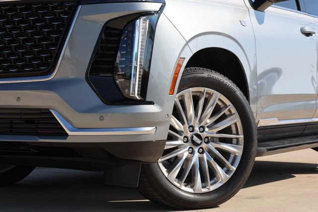 Used 2025 Cadillac Escalade Premium Luxury image 7