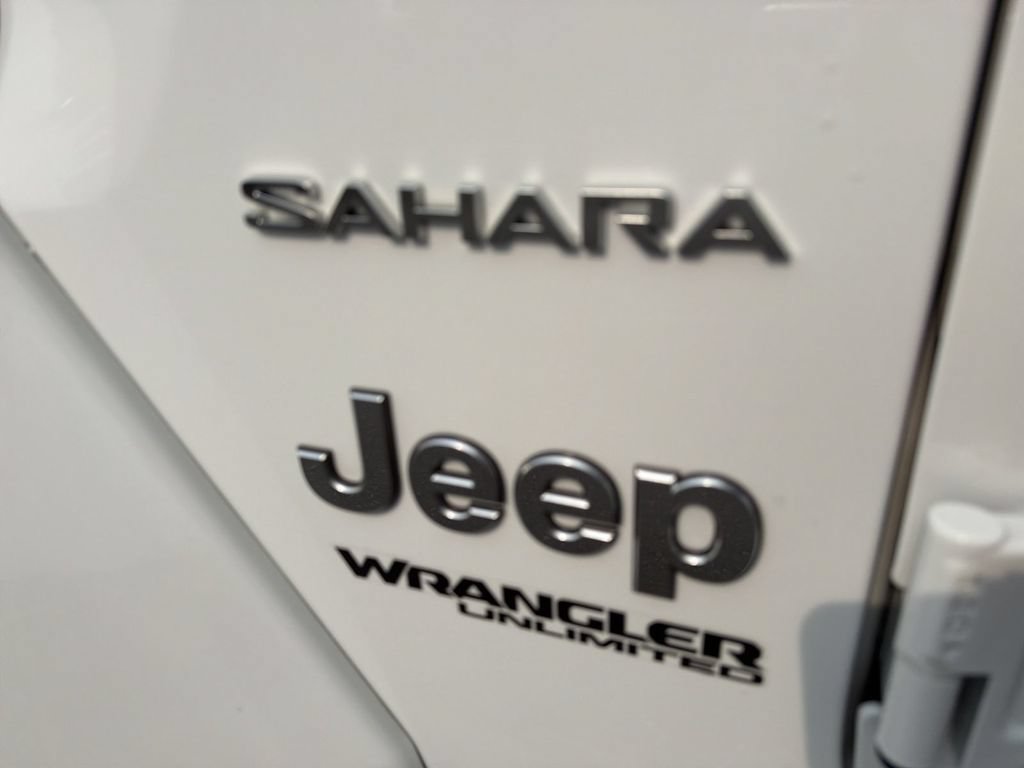 Used 2018 Jeep Wrangler Unlimited Sahara AWD/4WD image 15