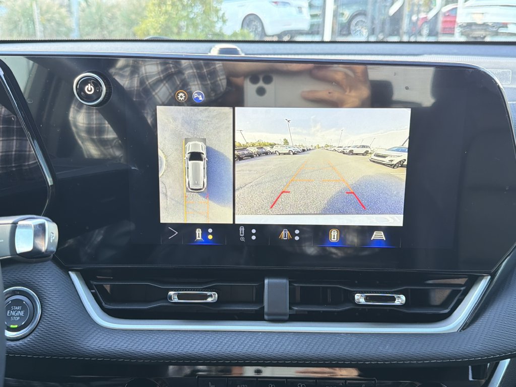 Used 2026 Chevrolet Equinox LT w/ Convenience Package II FWD image 29