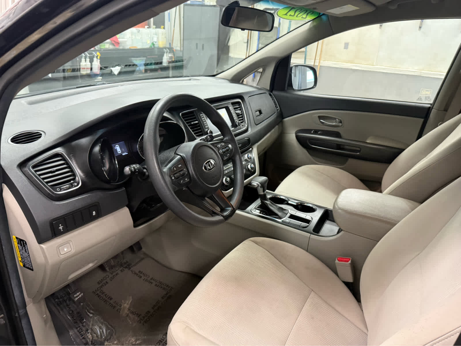 Used 2021 Kia Sedona LX image 23