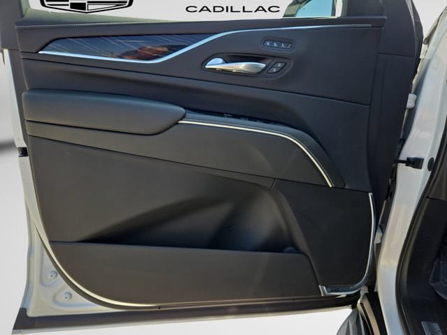 Certified 2023 Cadillac Escalade Sport w/ LPO, ONYX Package AWD/4WD image 17