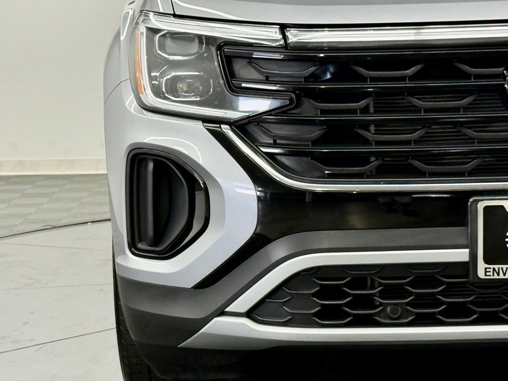 Used 2025 Volkswagen Atlas Cross Sport SE image 7