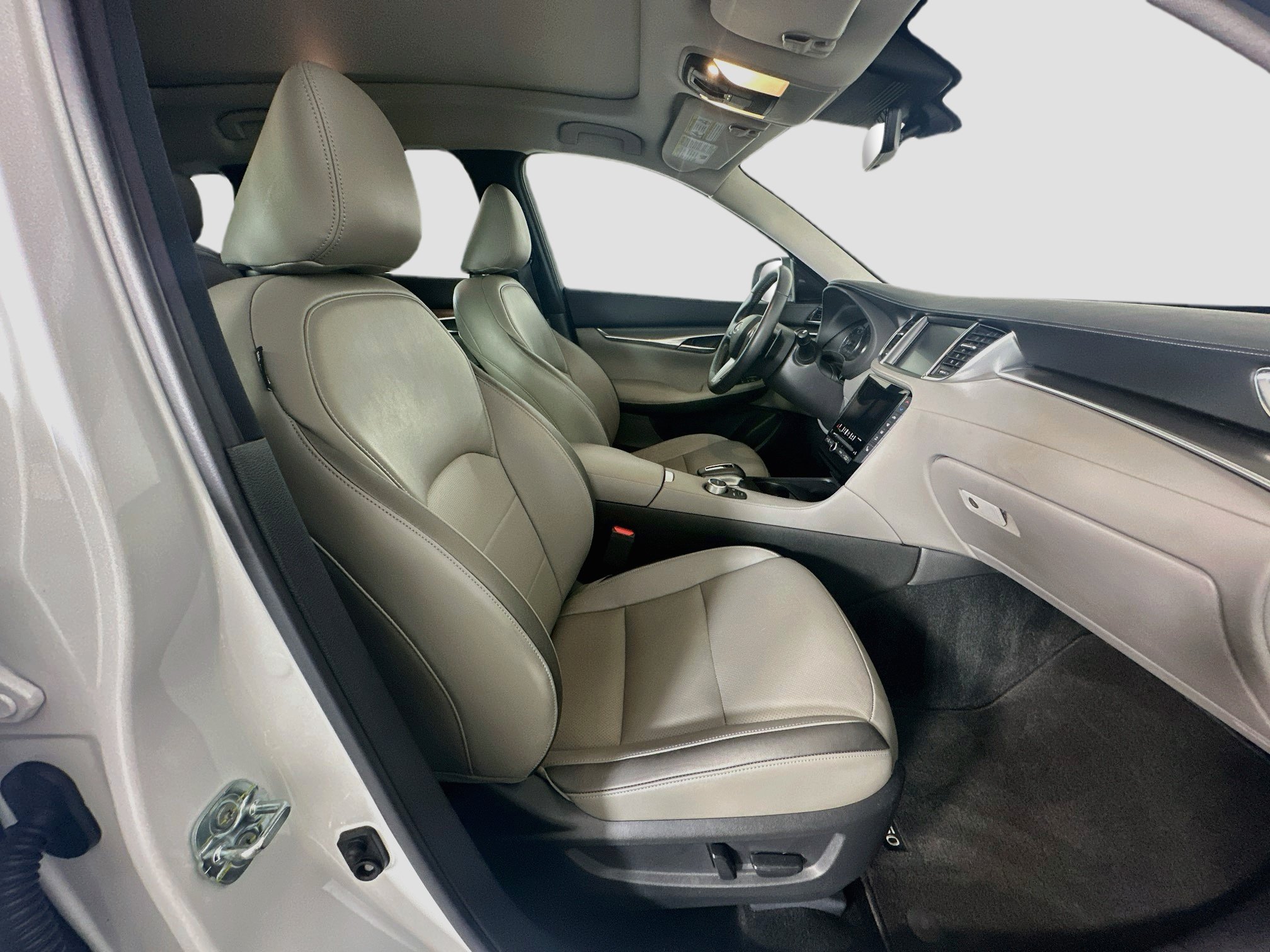 Used 2023 INFINITI QX50 Luxe FWD image 32