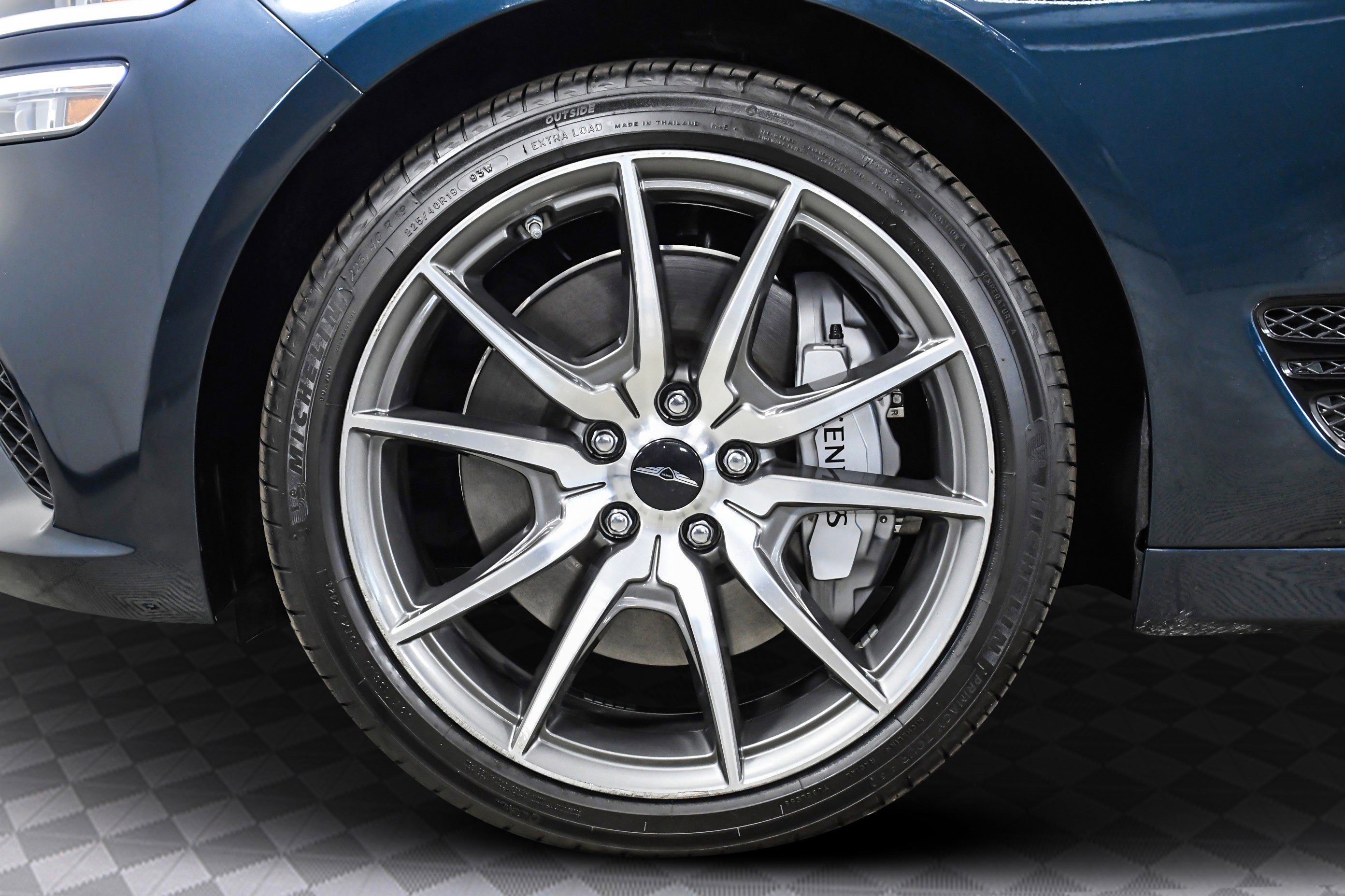 Used 2025 Genesis G70 2.5T image 34