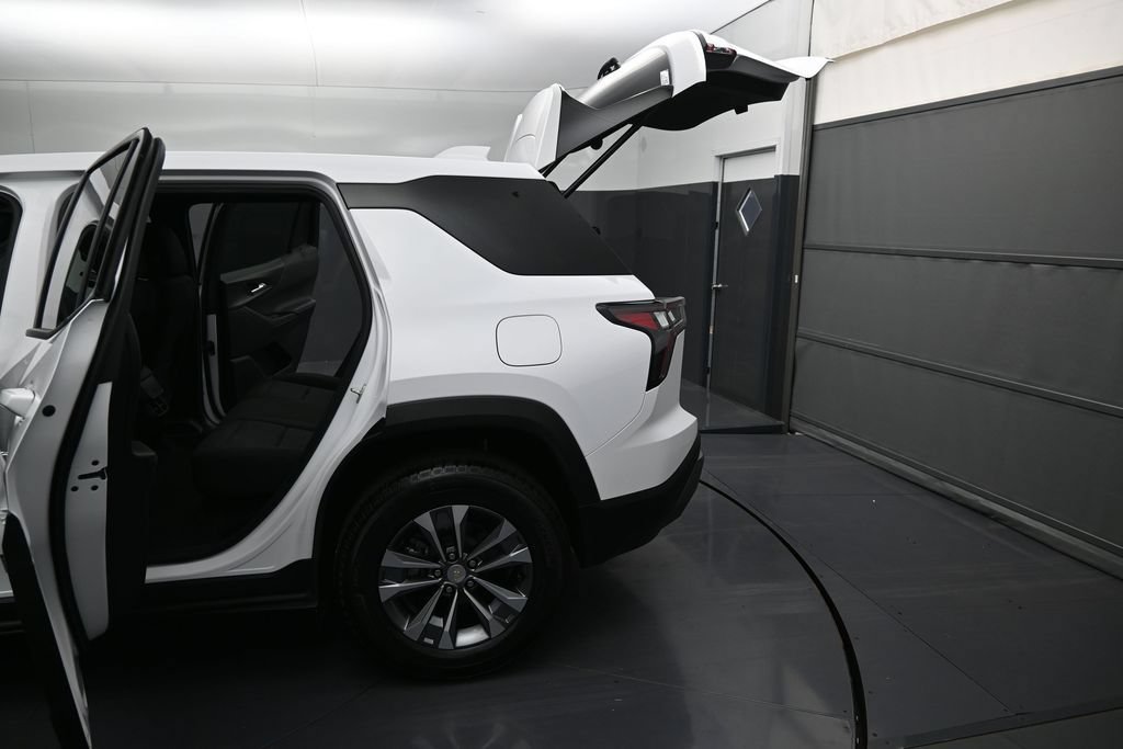 Certified 2026 Chevrolet Equinox LT AWD/4WD image 12