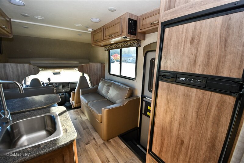 Used 2018 Chevrolet Express 4500 w/ RV Package RWD image 13