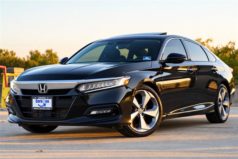 Used 2019 Honda Accord Touring image 2