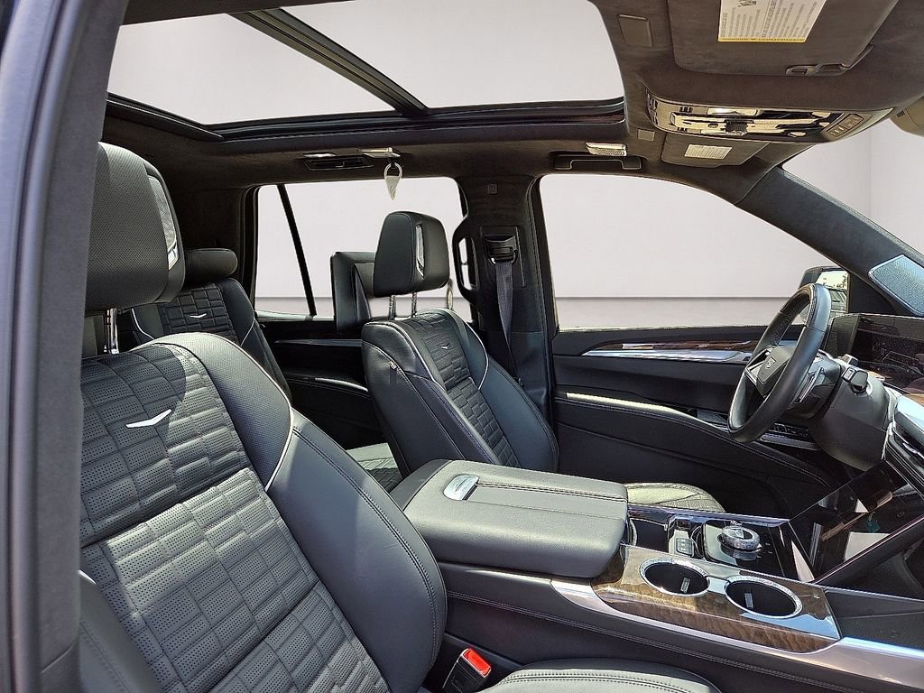 Used 2025 Cadillac Escalade Sport Platinum RWD image 13