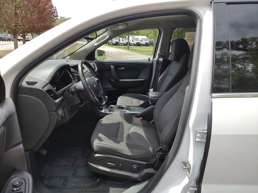Used 2017 Chevrolet Traverse LT w/ Style and Technology Package image 15