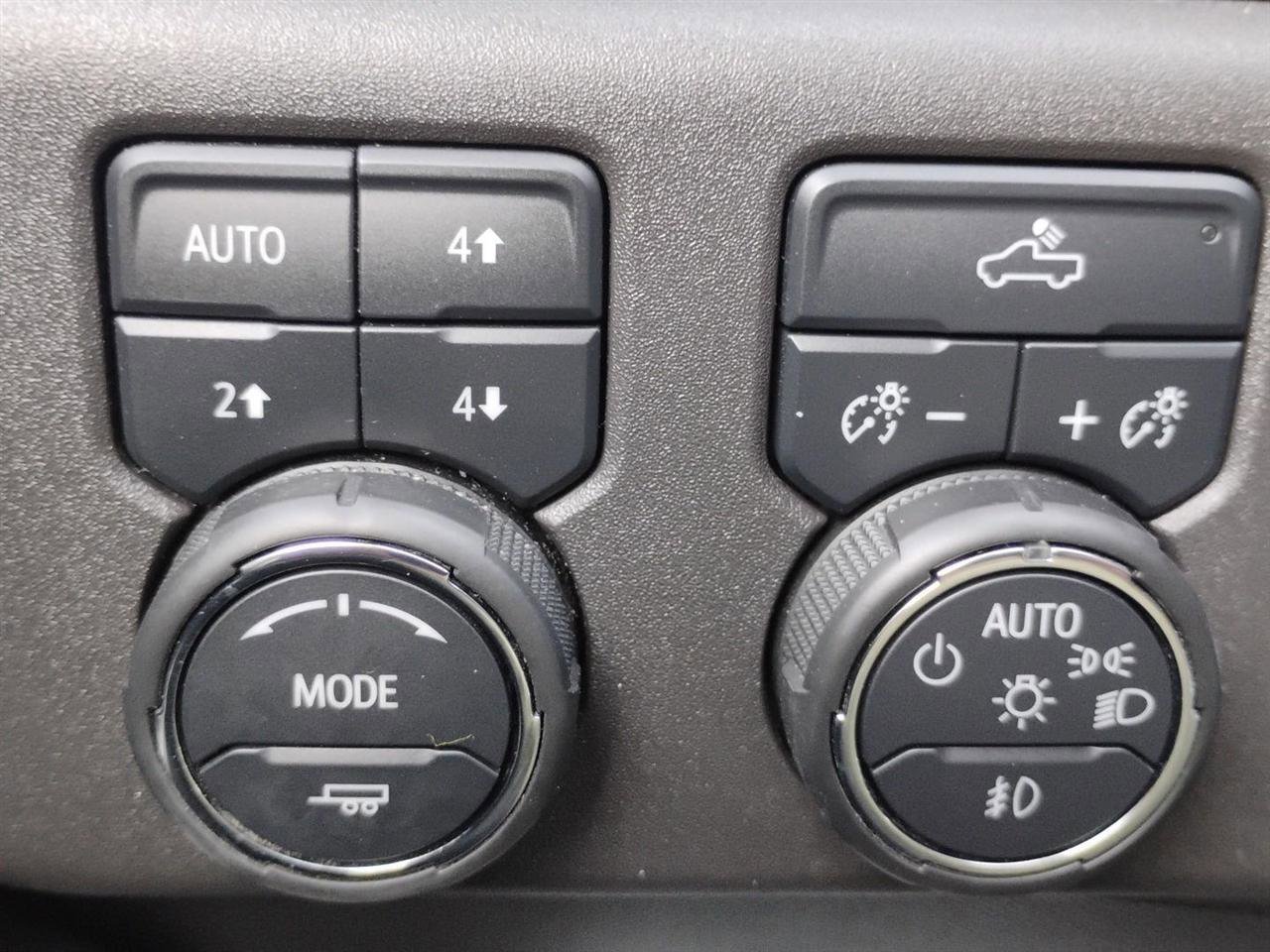 Used 2024 Chevrolet Silverado 1500 LT Trail Boss w/ Convenience Package II AWD/4WD image 33