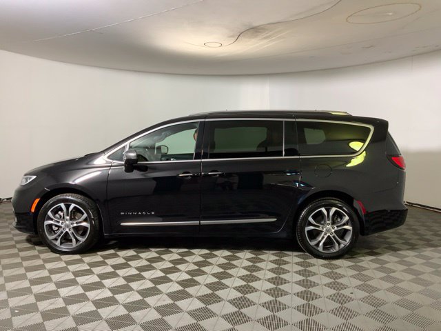 Used 2024 Chrysler Pacifica Pinnacle AWD/4WD image 8