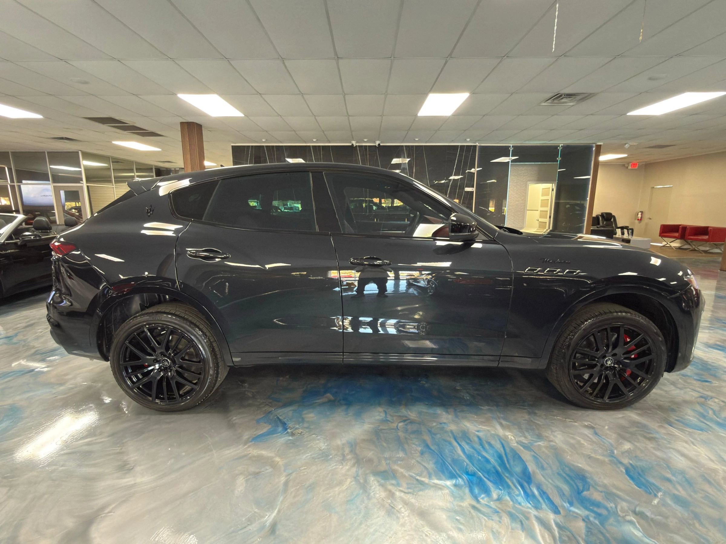 Used 2023 Maserati Levante Modena image 5