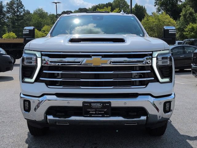 Used 2025 Chevrolet Silverado 3500 LTZ w/ LTZ Convenience Package AWD/4WD image 9