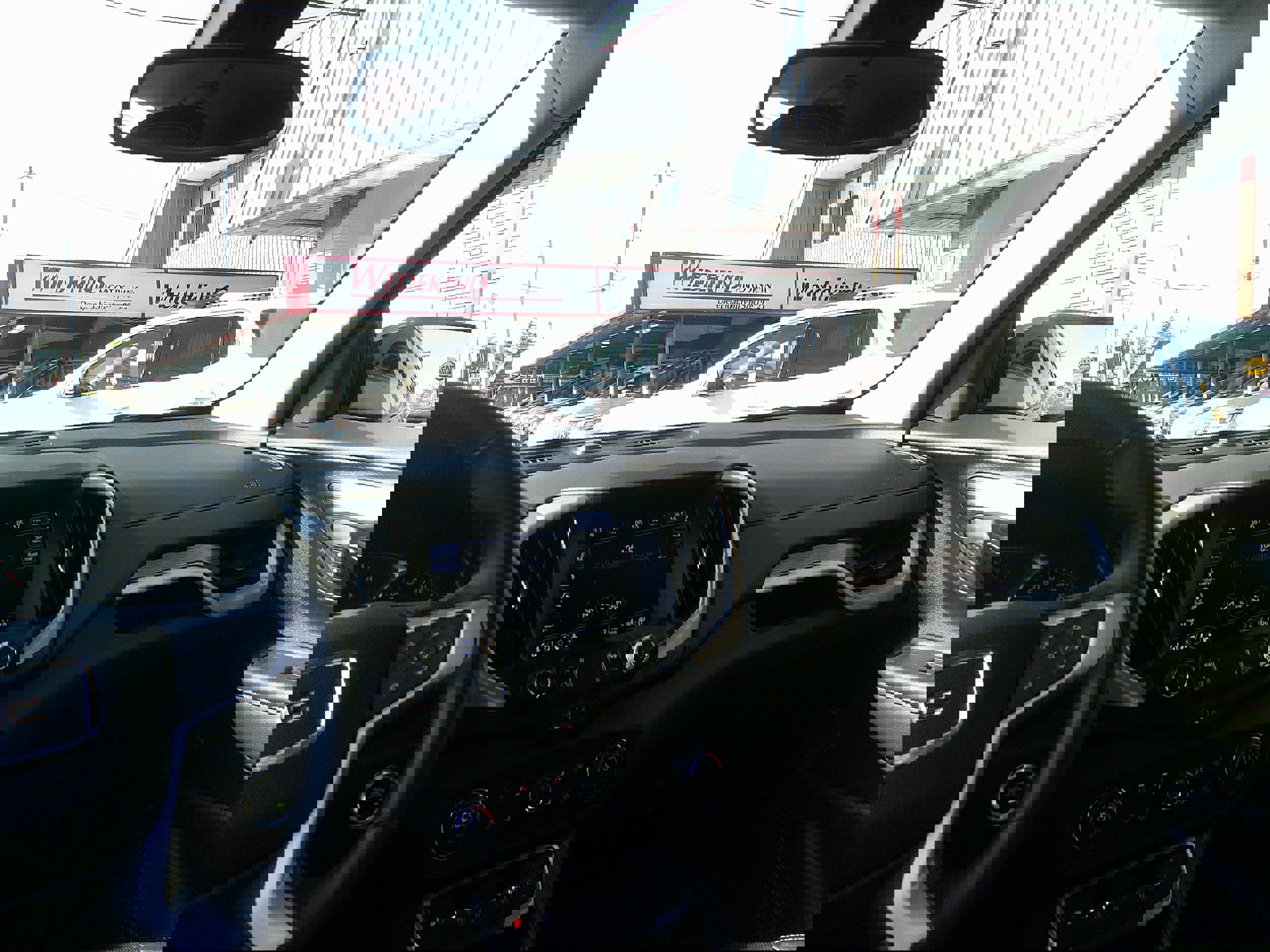 Used 2024 GMC Terrain SLT image 23