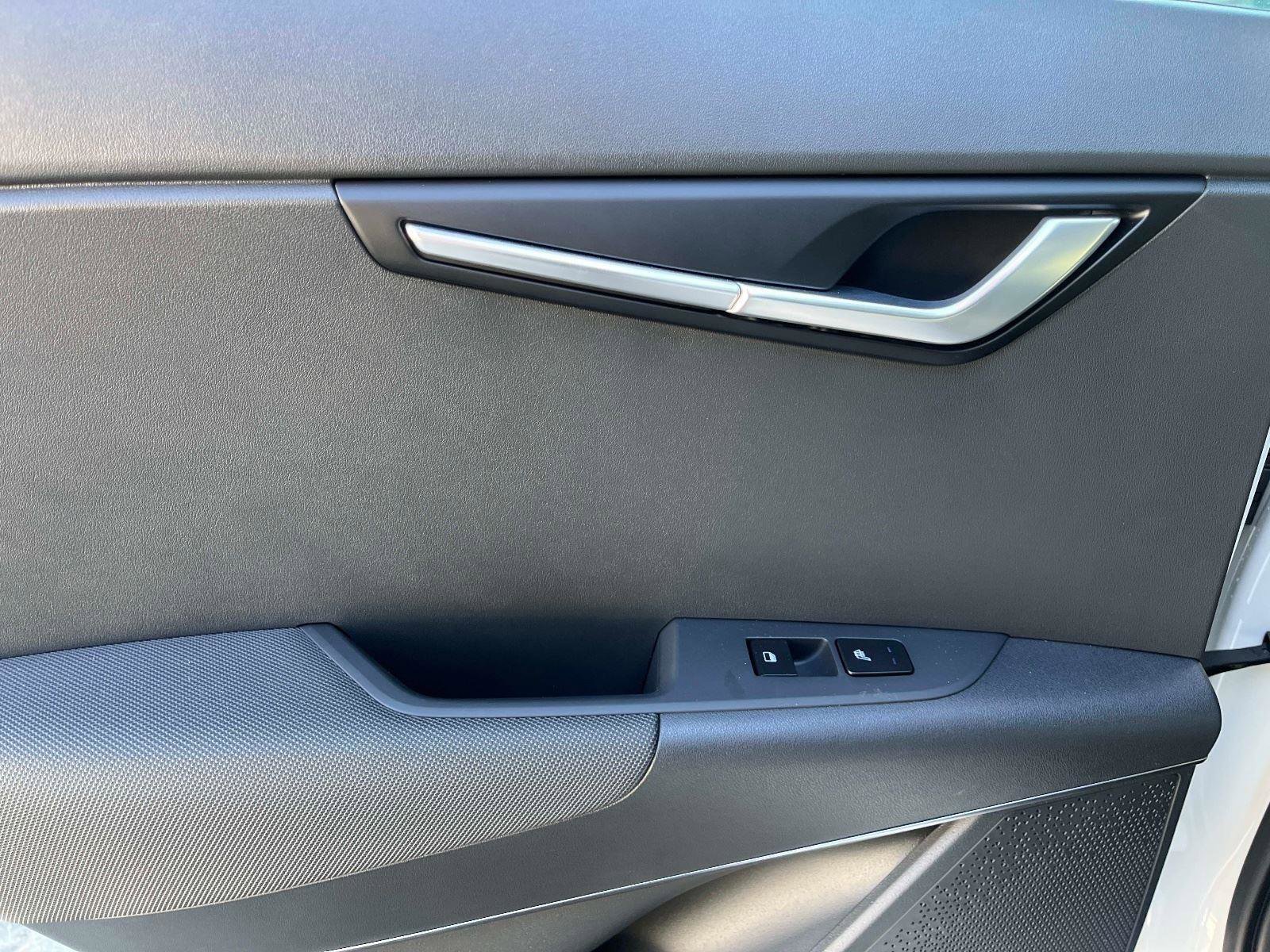 Used 2025 Kia Niro Wind w/ Wind Preserve Package image 12