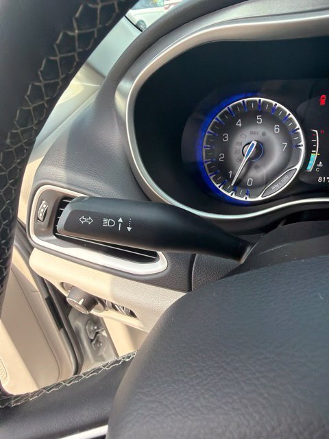 Used 2023 Chrysler Pacifica Touring-L FWD image 29