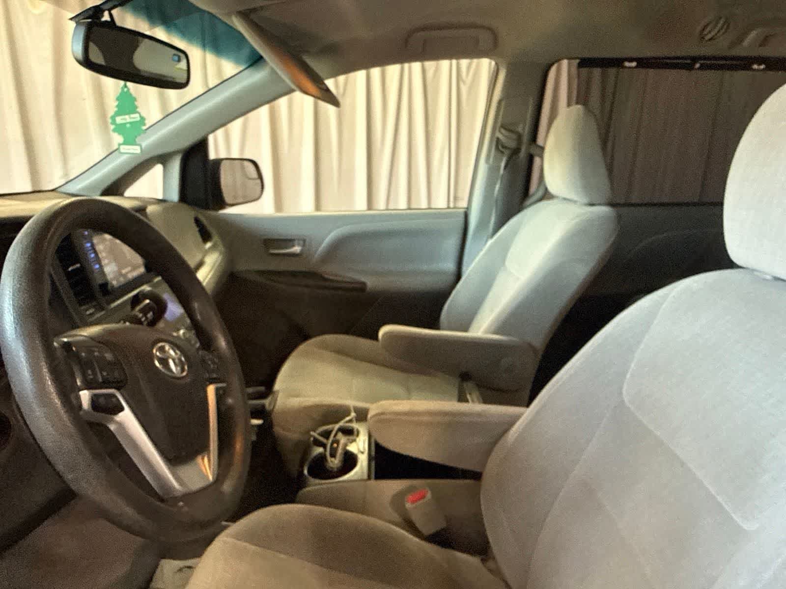 Used 2016 Toyota Sienna LE FWD image 20