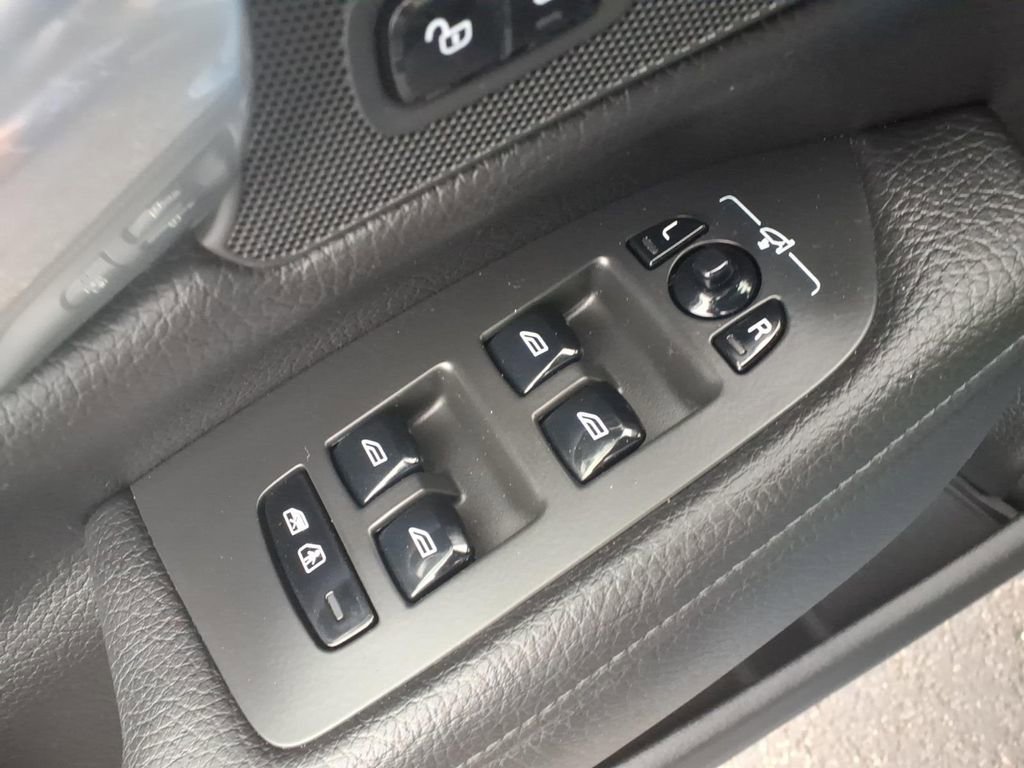 Used 2018 Volvo V90 T6 Cross Country w/ Convenience Package image 17