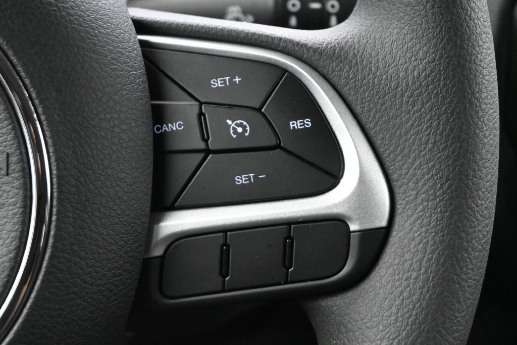 Used 2023 Jeep Renegade Latitude AWD/4WD image 7