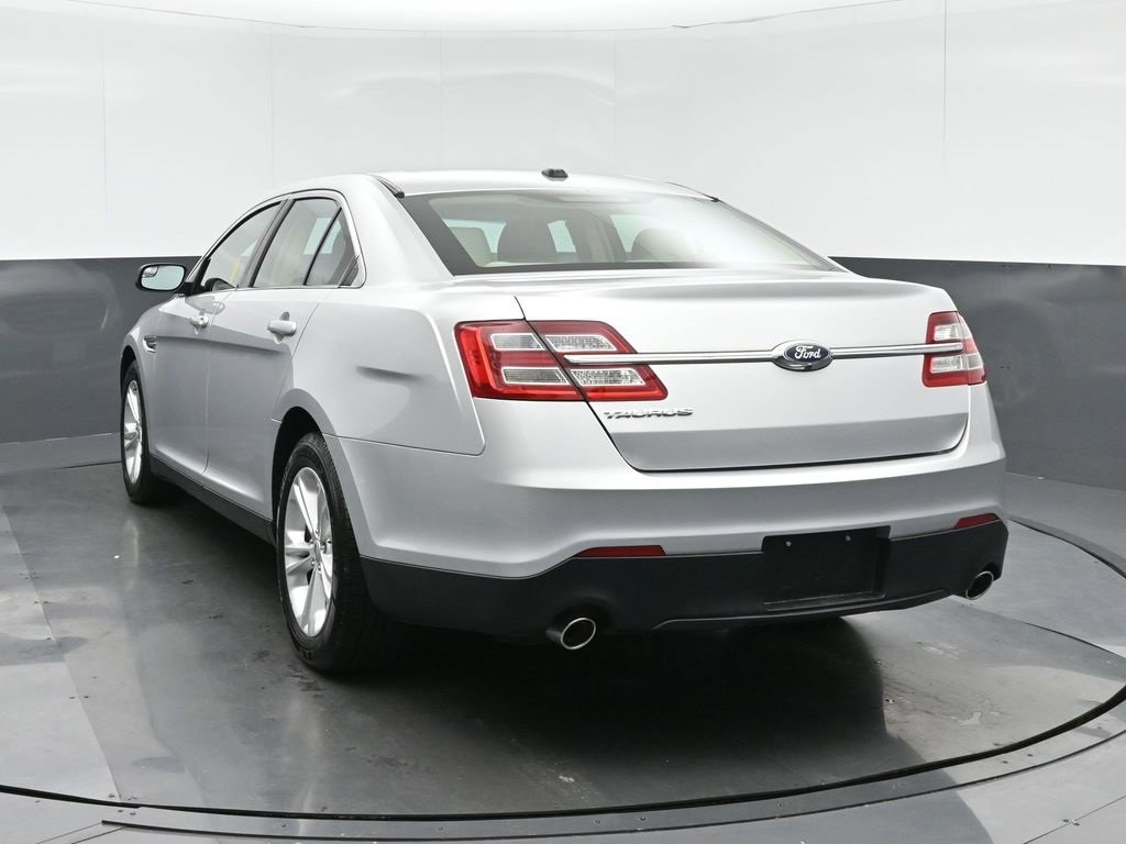 Used 2017 Ford Taurus SE image 5