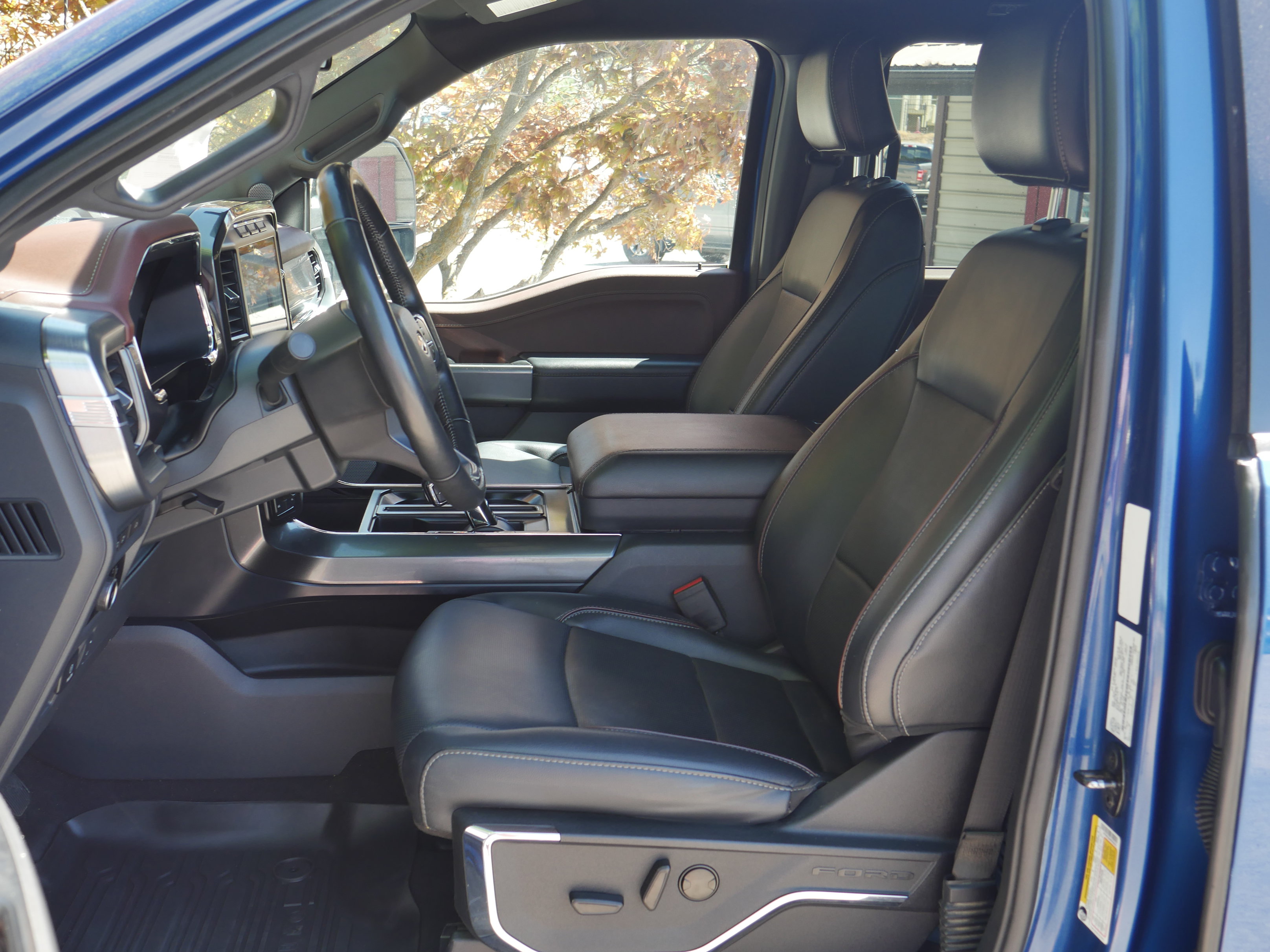 Used 2023 Ford F150 Lariat w/ FX4 Off-Road Package AWD/4WD image 3
