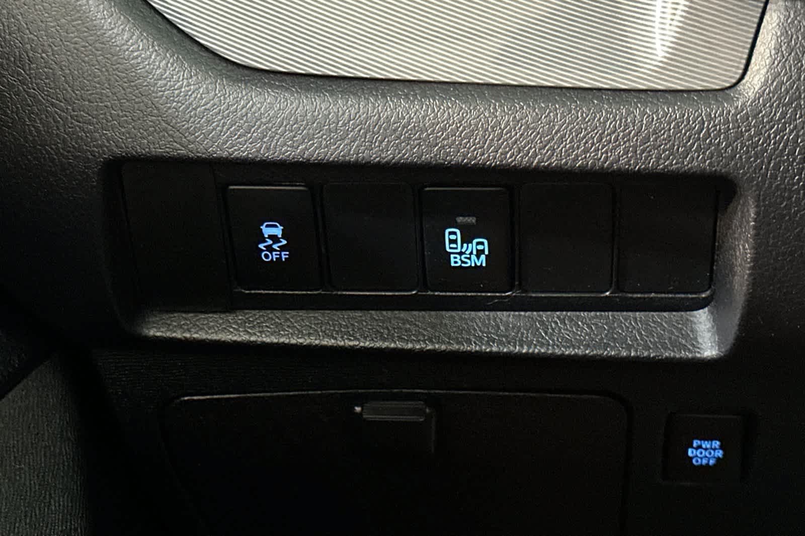 Used 2015 Toyota Sienna SE w/ SE Preferred Package FWD image 34