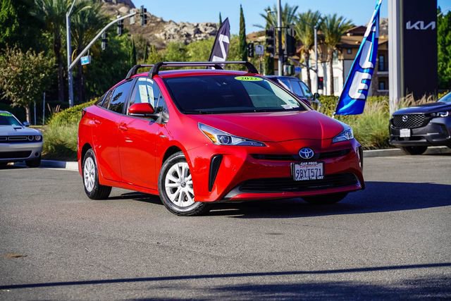 Used 2022 Toyota Prius LE image 2