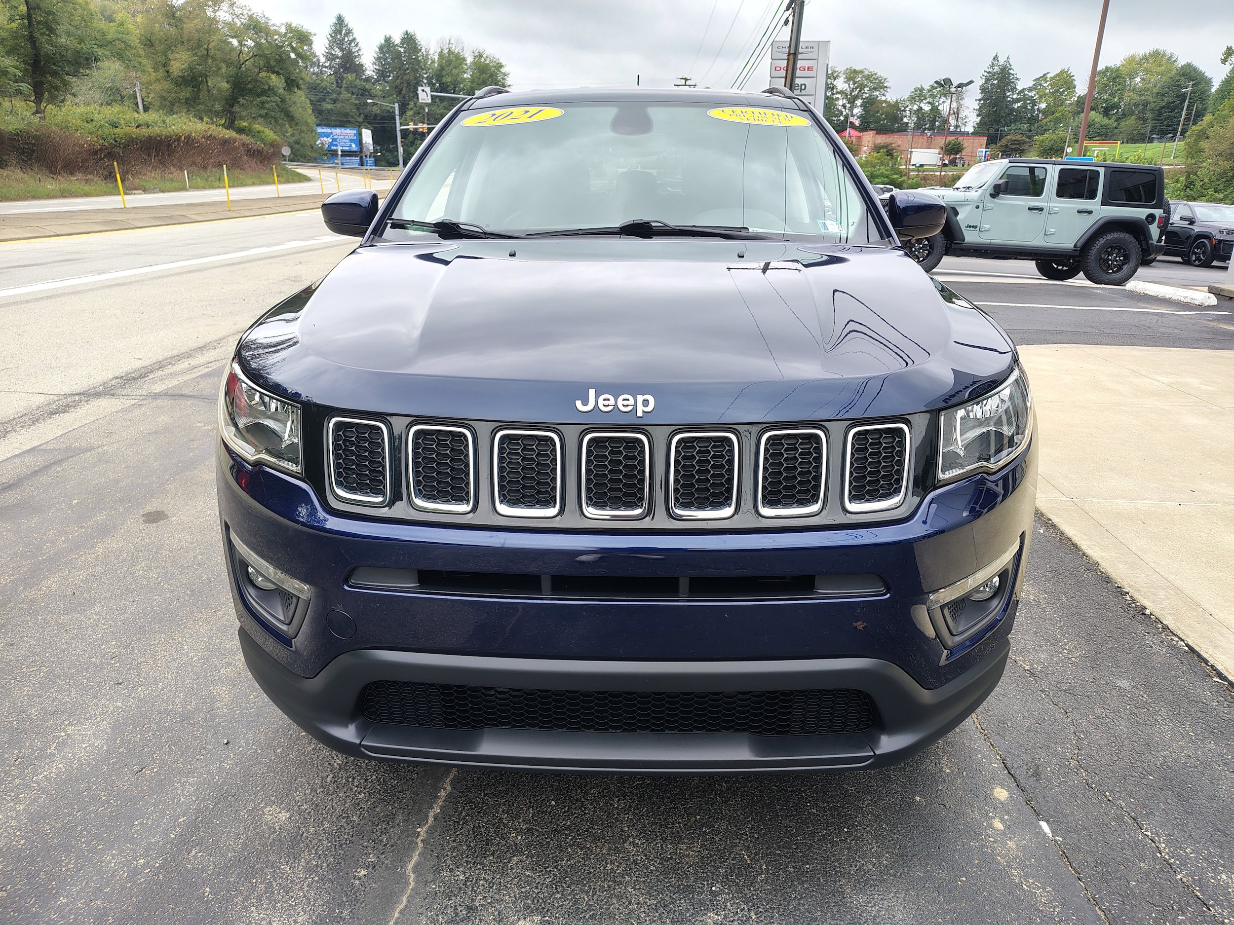 Certified 2021 Jeep Compass Latitude w/ Convenience Group AWD/4WD image 3