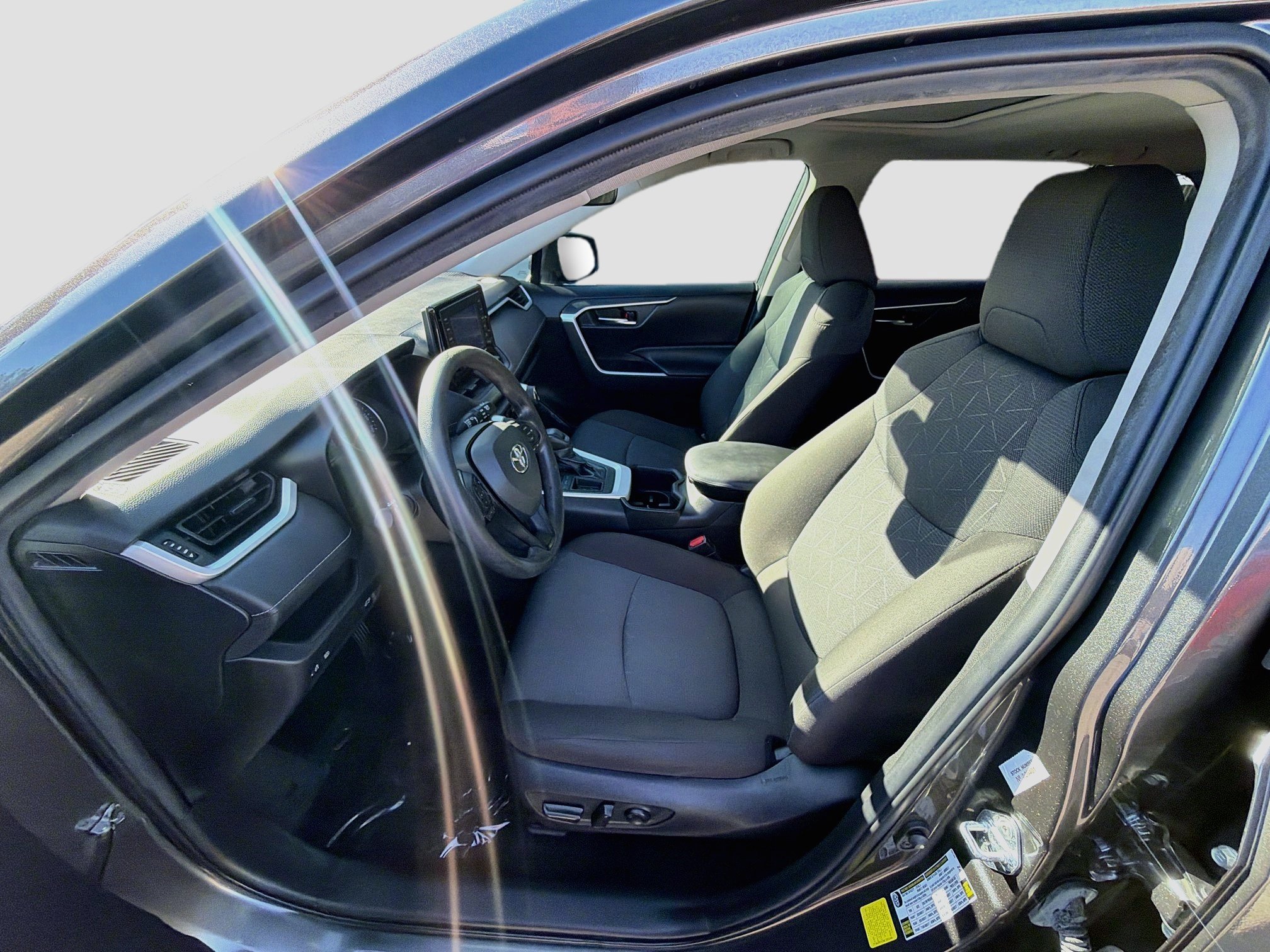 Used 2022 Toyota RAV4 XLE w/ Convenience Package FWD image 14