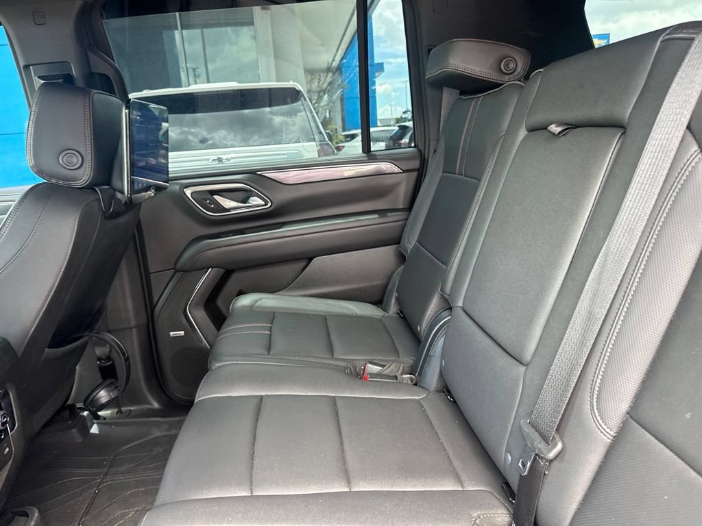 Used 2023 Chevrolet Suburban RST w/ Luxury Package AWD/4WD image 12