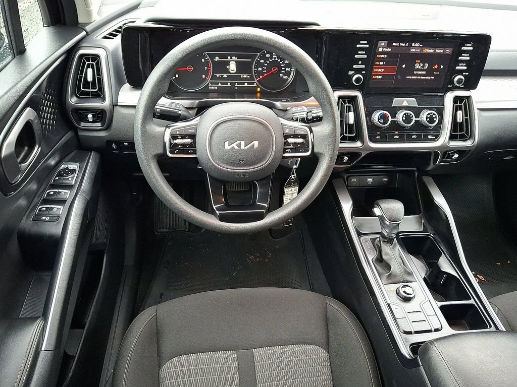Used 2023 Kia Sorento LX AWD/4WD image 11