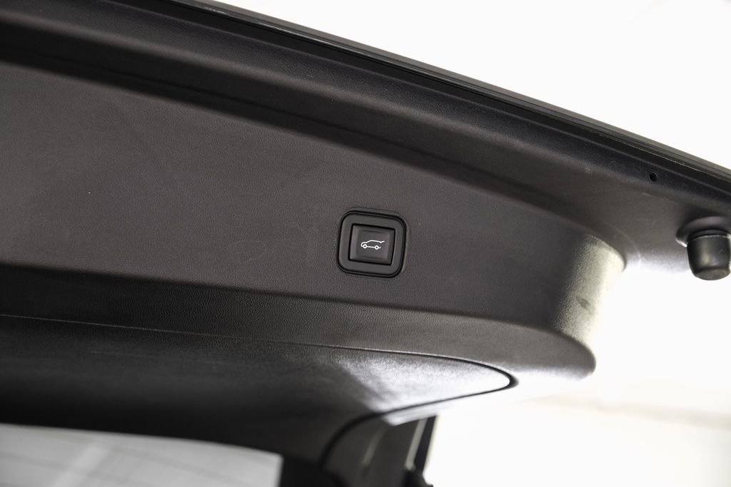 Used 2023 Cadillac Lyriq 2WD image 55