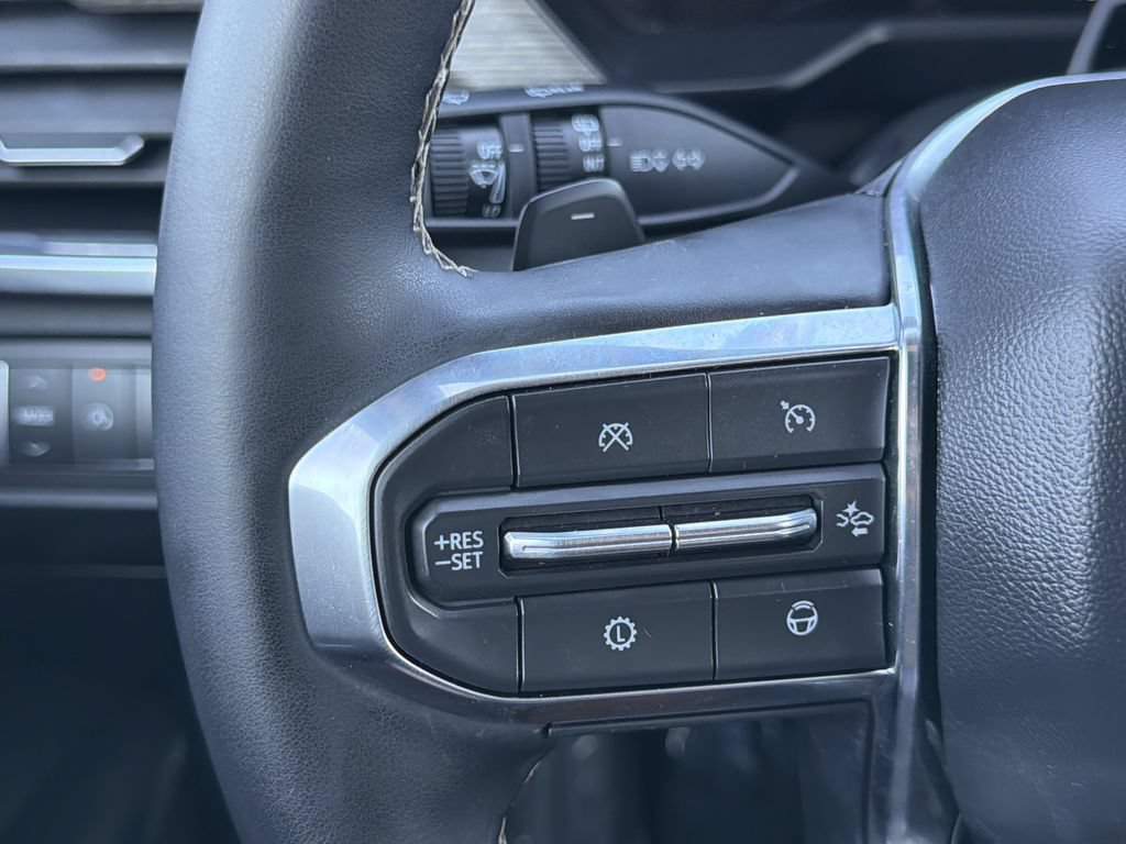 Used 2025 GMC Acadia Denali w/ Super Cruise Package FWD image 10