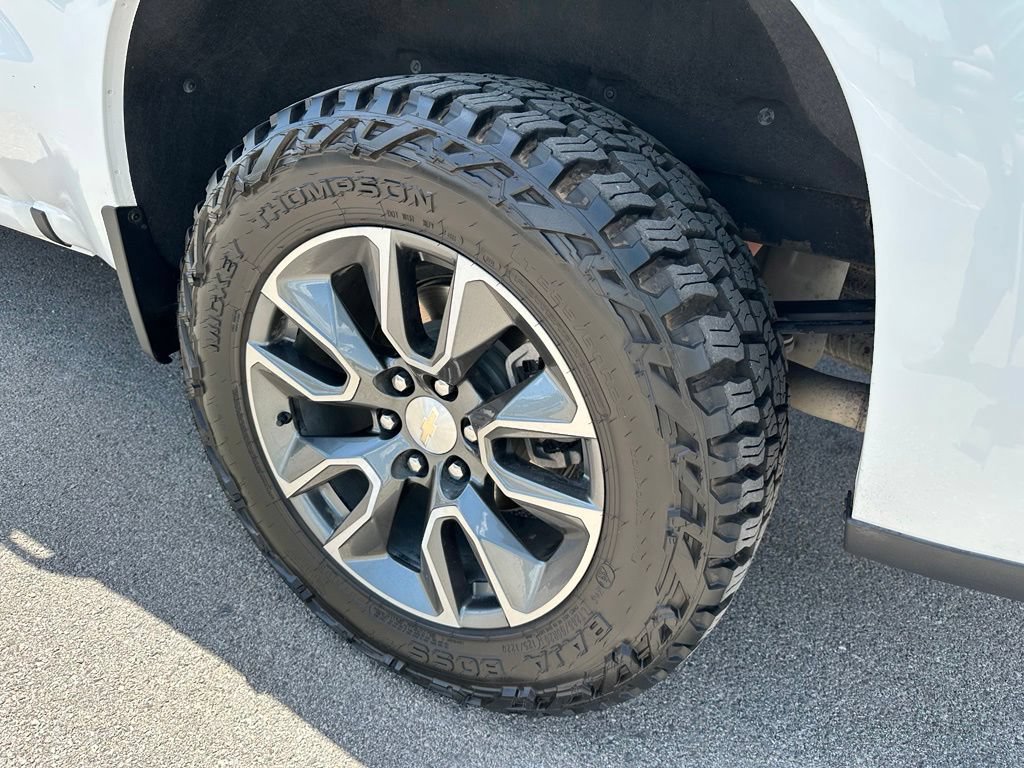 Used 2023 Chevrolet Silverado 1500 LT AWD/4WD image 6