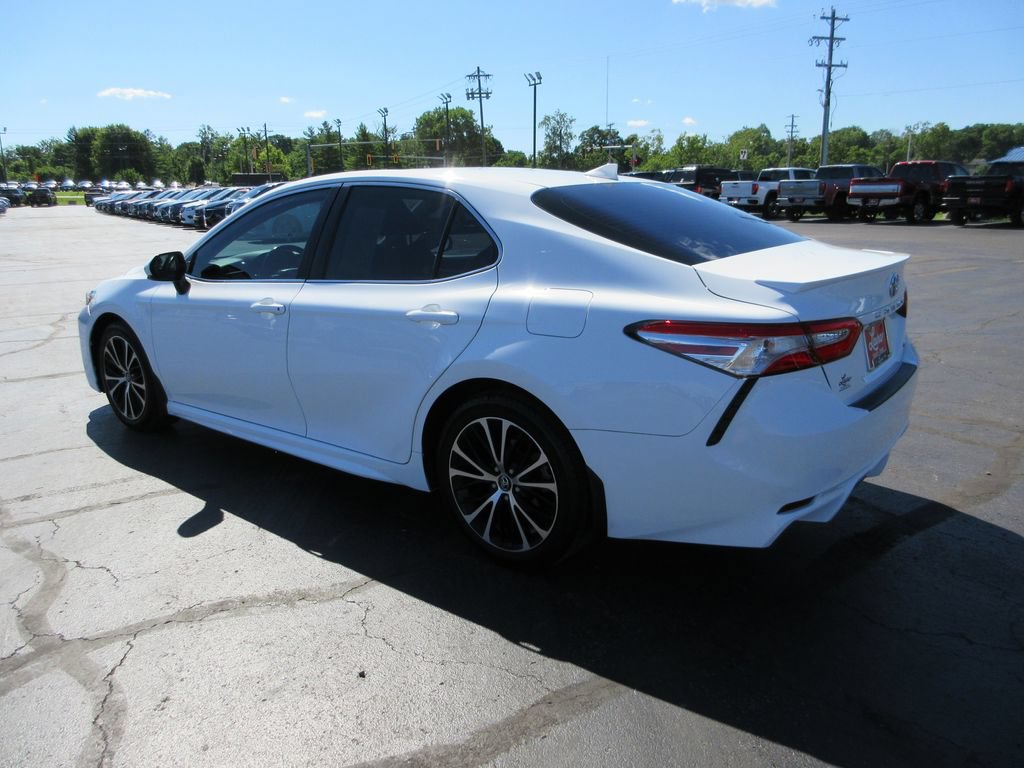 Used 2020 Toyota Camry SE FWD image 8