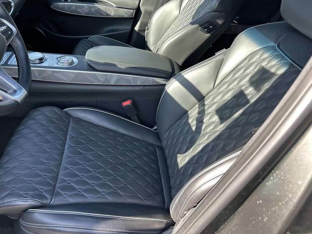 Used 2025 Genesis GV70 3.5T Sport w/ Sport Advanced Package image 17