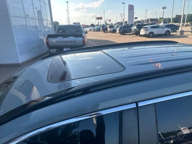 Used 2020 Toyota RAV4 XLE w/ Convenience Package FWD image 11