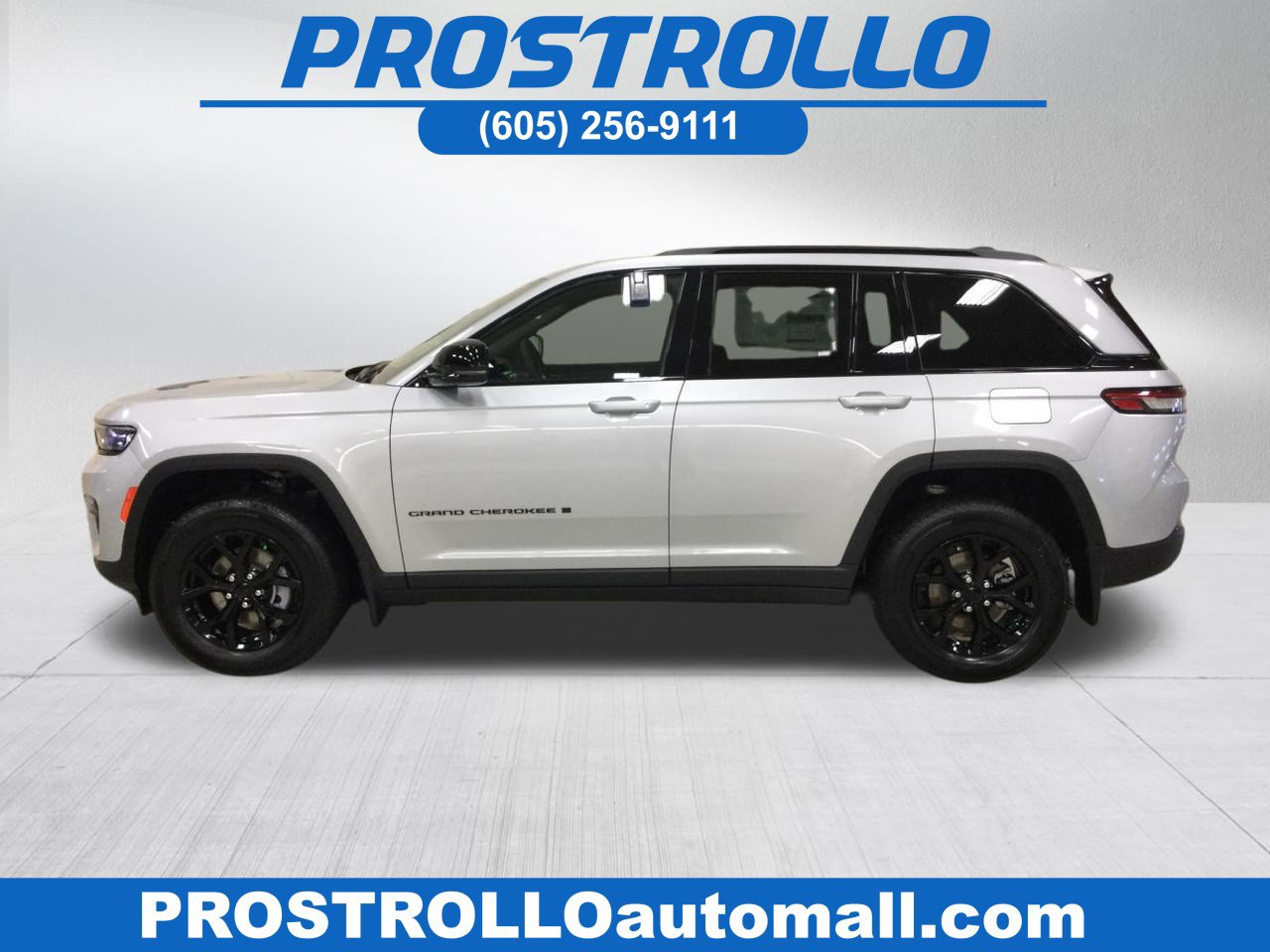 New 2025 Jeep Grand Cherokee Altitude w/ Trailer Tow Package