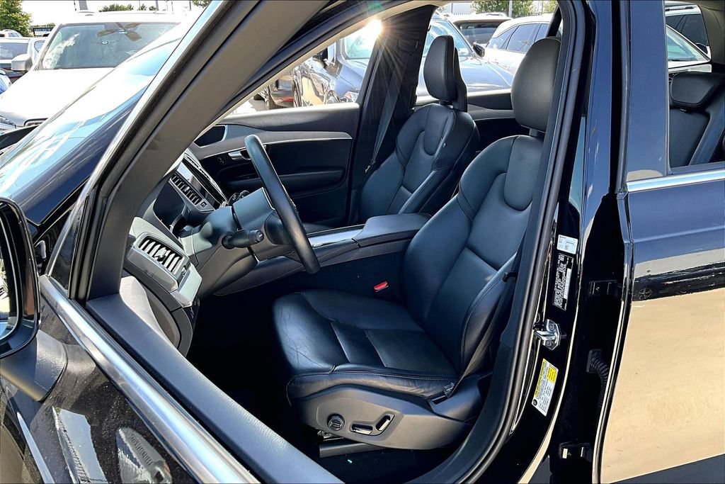 Used 2021 Volvo XC90 T5 Momentum w/ Climate Package FWD image 23