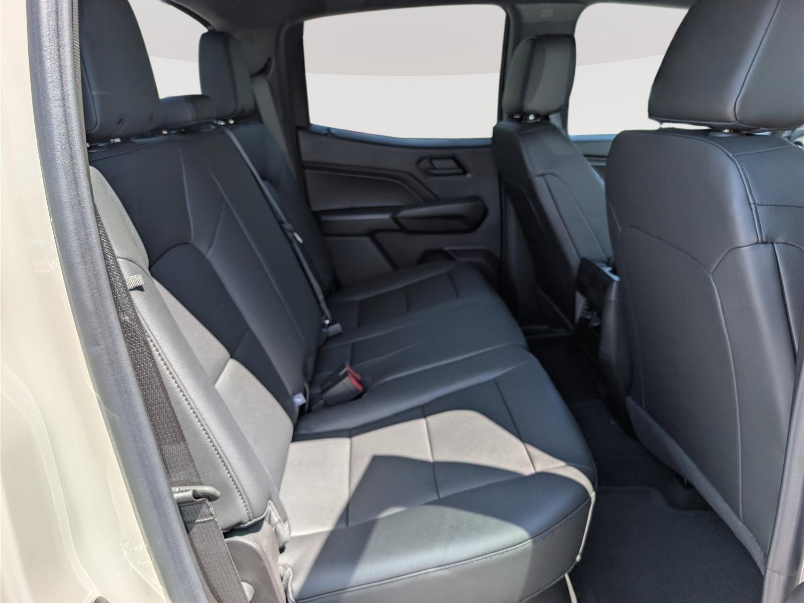 New 2026 Chevrolet Colorado Trail Boss w/ Midnight Edition AWD/4WD image 9