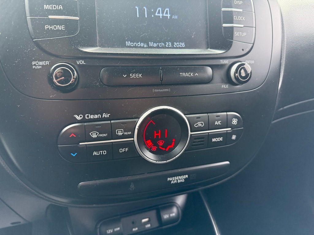 Used 2017 Kia Soul + image 12