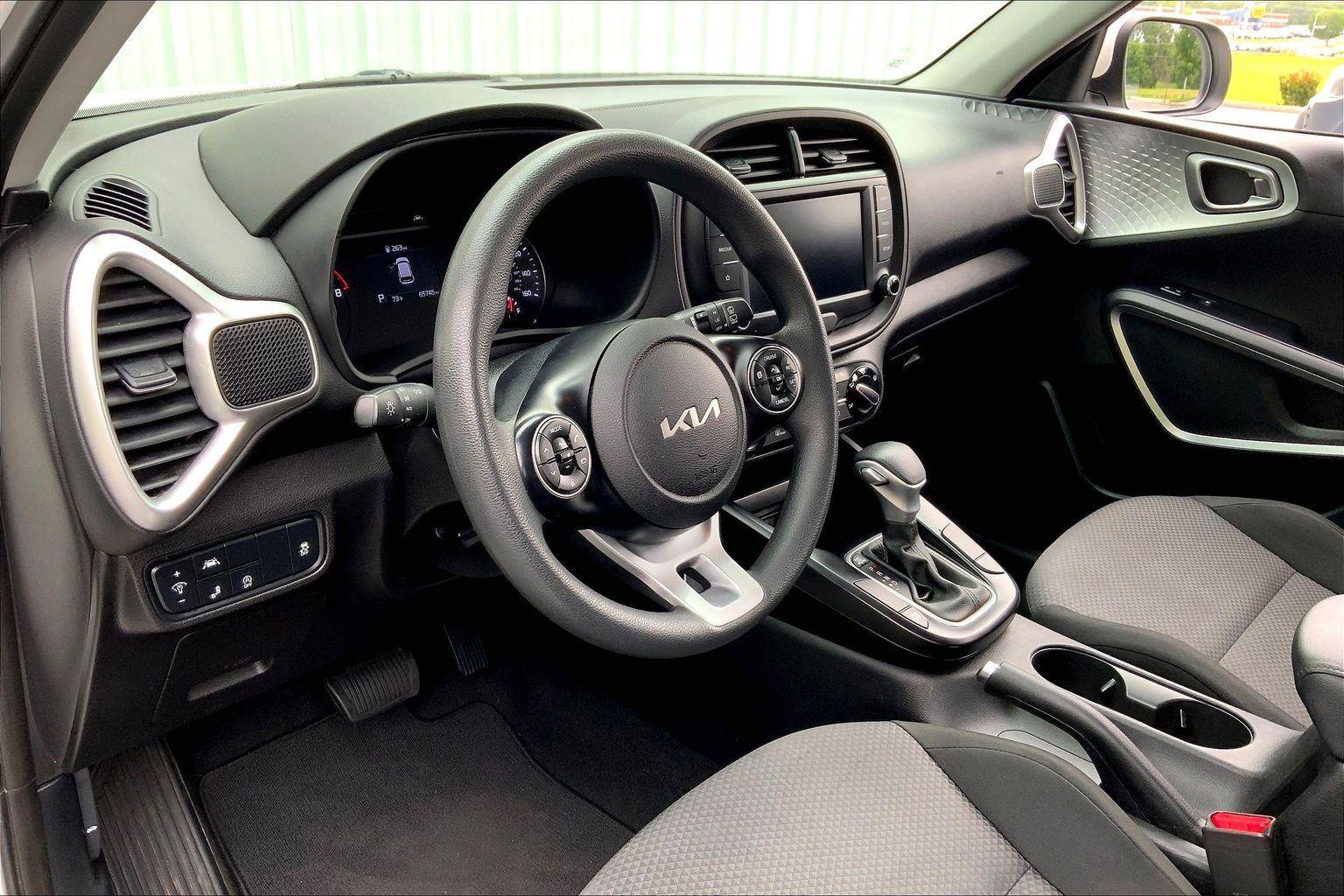 Used 2022 Kia Soul LX w/ Technology Package FWD image 12