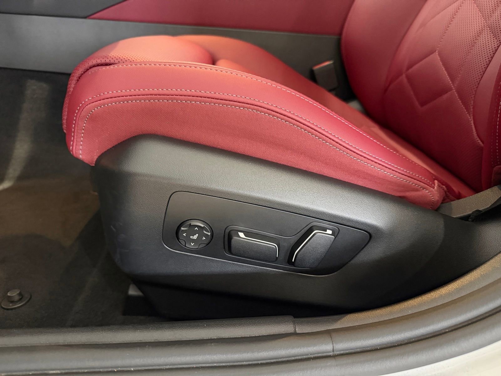 Certified 2025 BMW 530i xDrive image 18