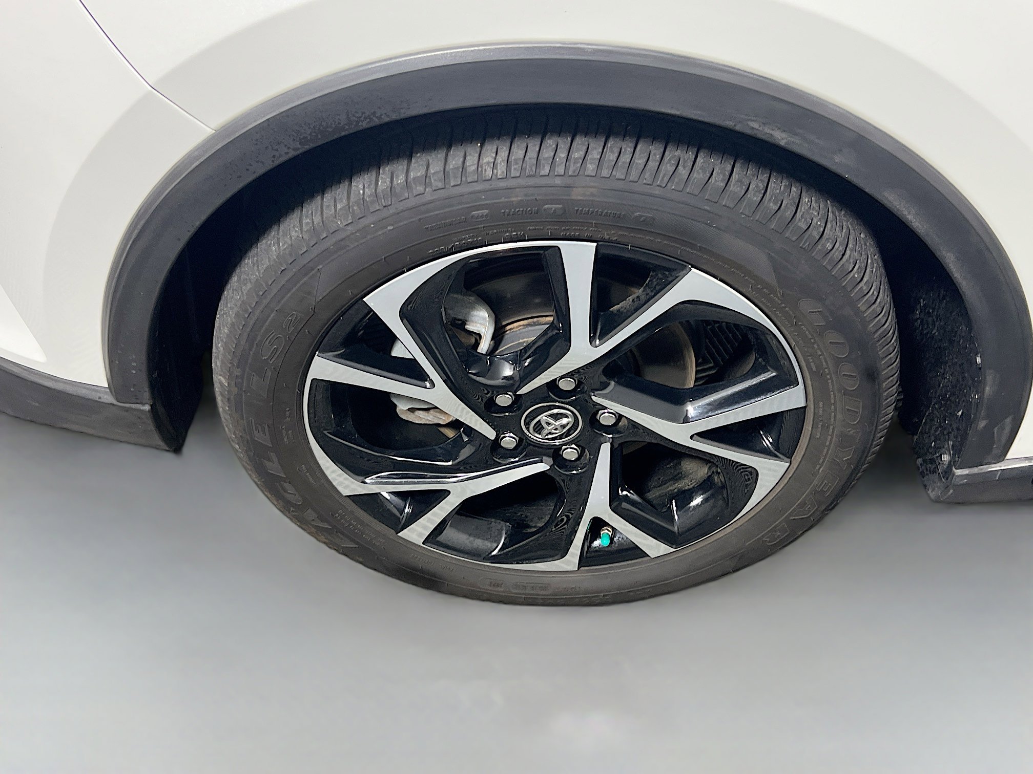 Used 2019 Toyota C-HR XLE image 13