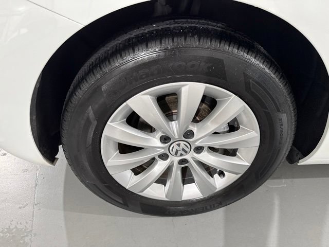 Used 2019 Volkswagen Beetle 2.0T S FWD image 11