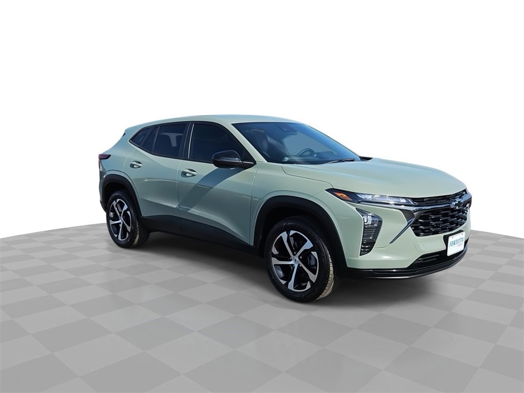 Used 2024 Chevrolet Trax RS w/ Driver Confidence Package image 2