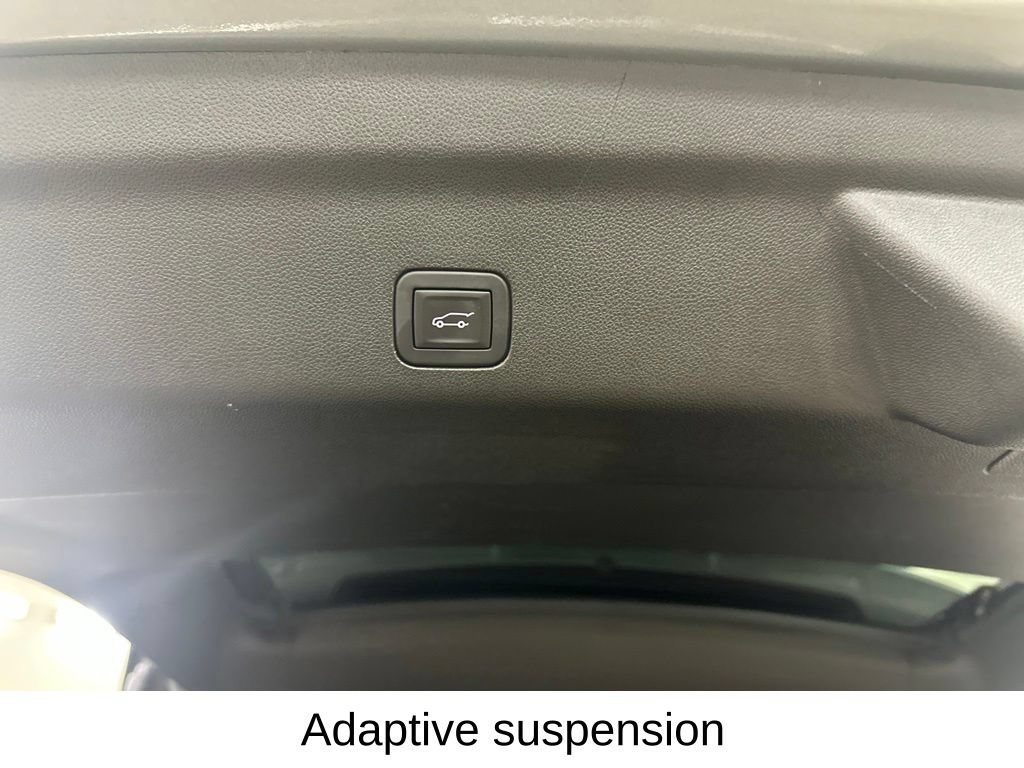 Used 2025 GMC Yukon XL Denali AWD/4WD image 34
