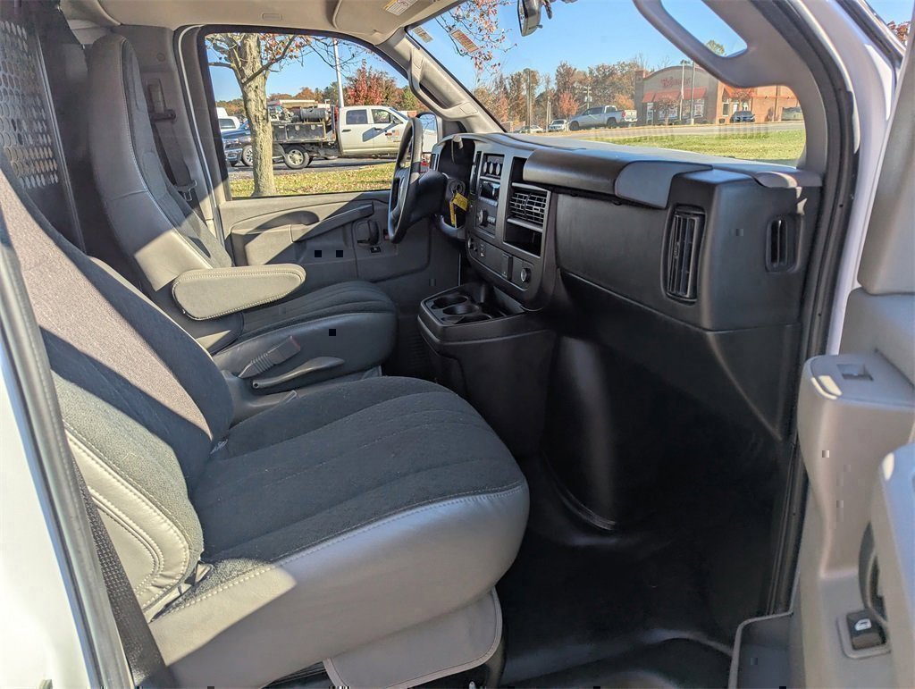 Used 2024 GMC Savana 2500 Work Van w/ Driver Convenience Package image 14
